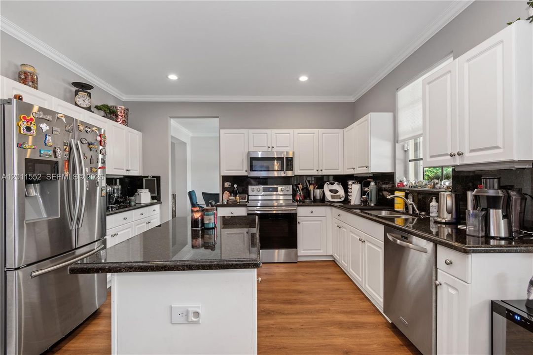 For Rent: $7,500 (7 beds, 4 baths, 3122 Square Feet)