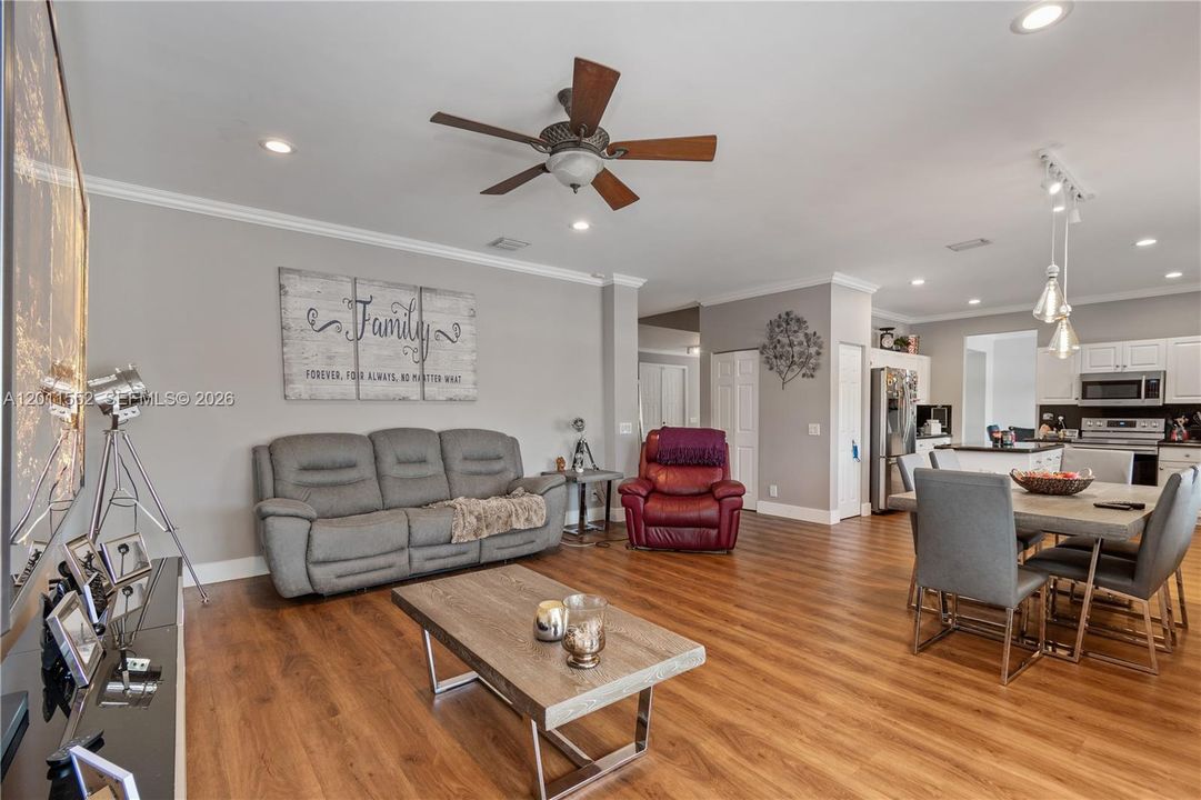 For Rent: $7,500 (7 beds, 4 baths, 3122 Square Feet)