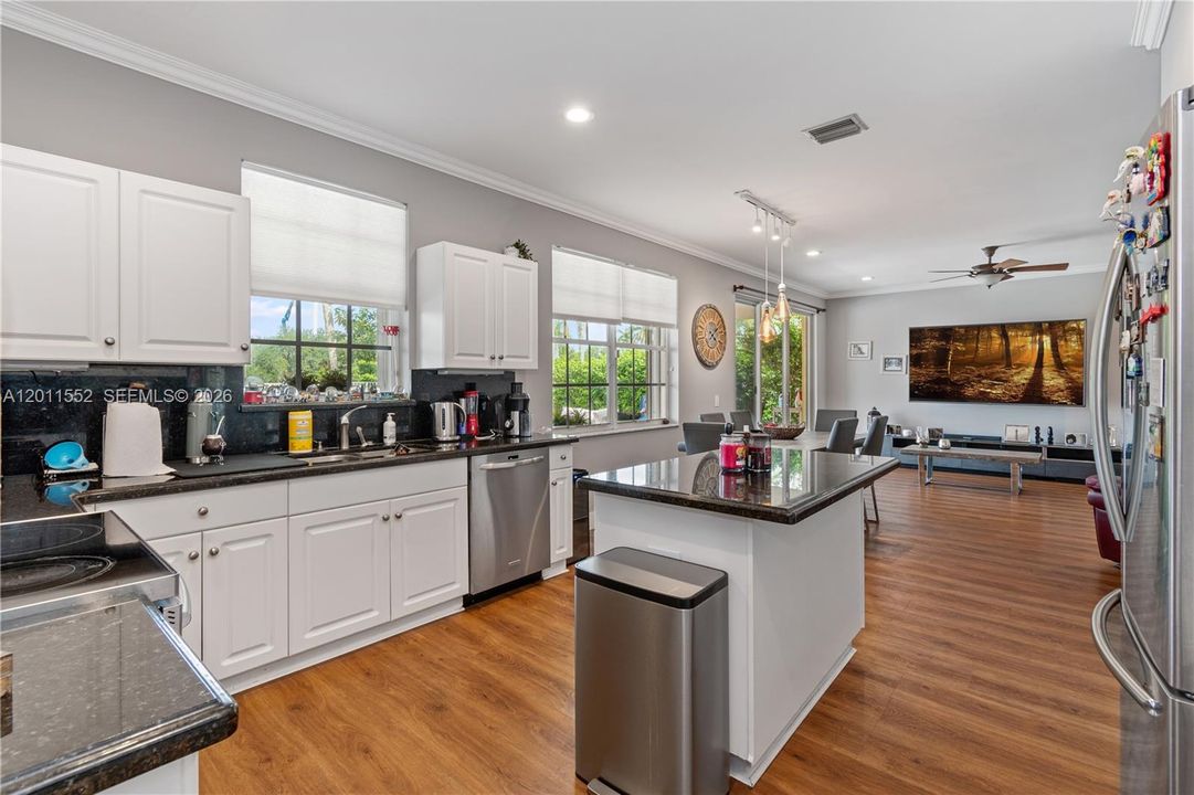 For Rent: $7,500 (7 beds, 4 baths, 3122 Square Feet)