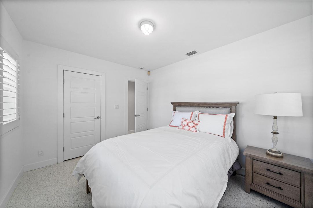13_bedroom1
