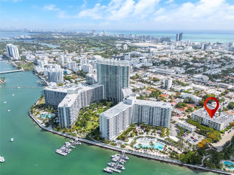 Active With Contract: $3,900 (2 beds, 2 baths, 990 Square Feet)