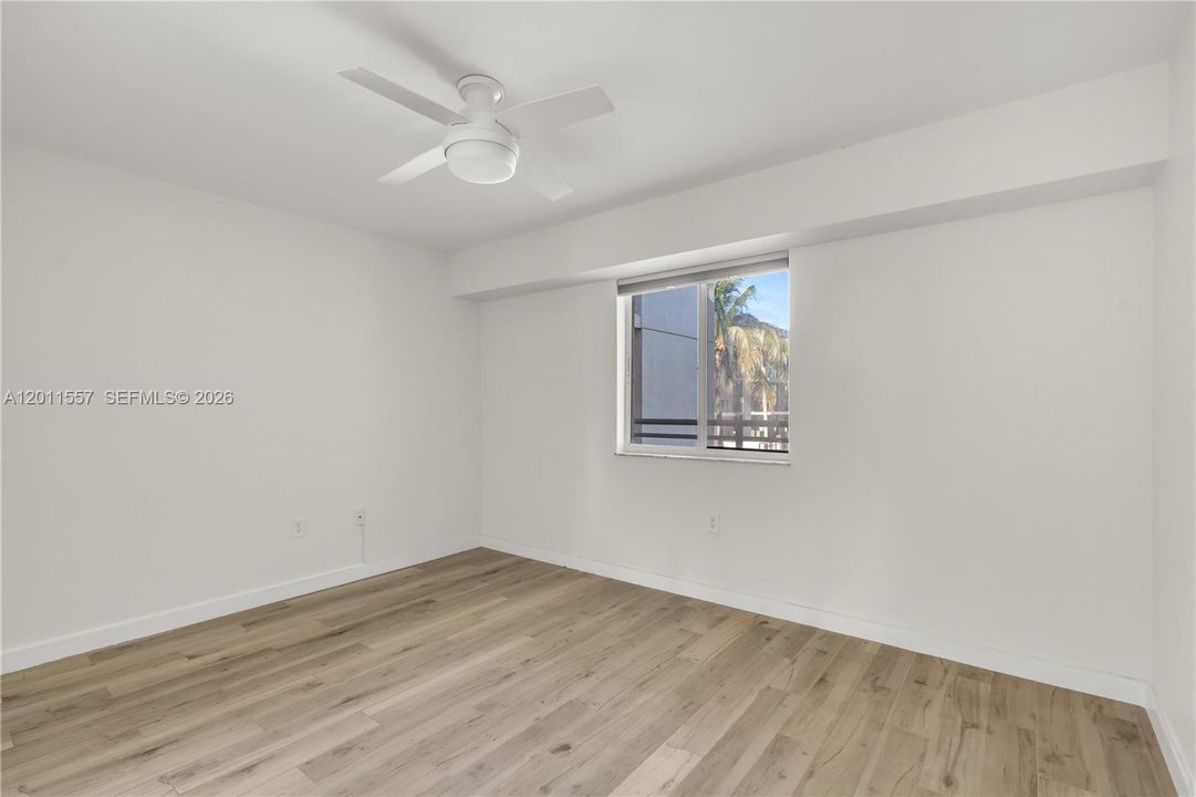 Active With Contract: $3,900 (2 beds, 2 baths, 990 Square Feet)