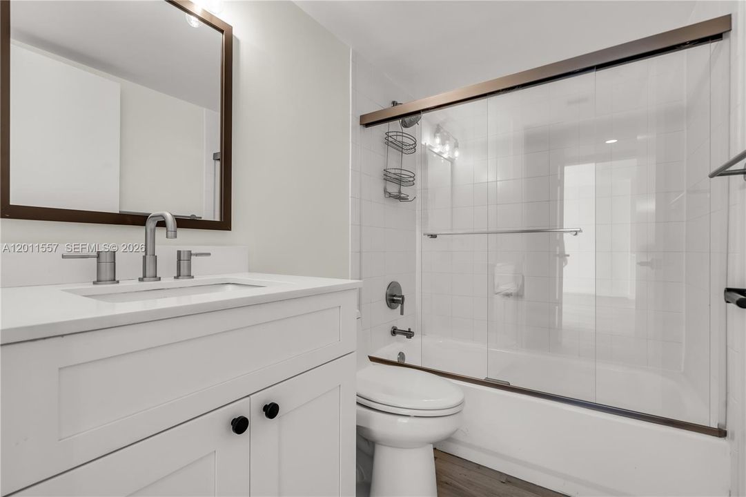 Active With Contract: $3,900 (2 beds, 2 baths, 990 Square Feet)