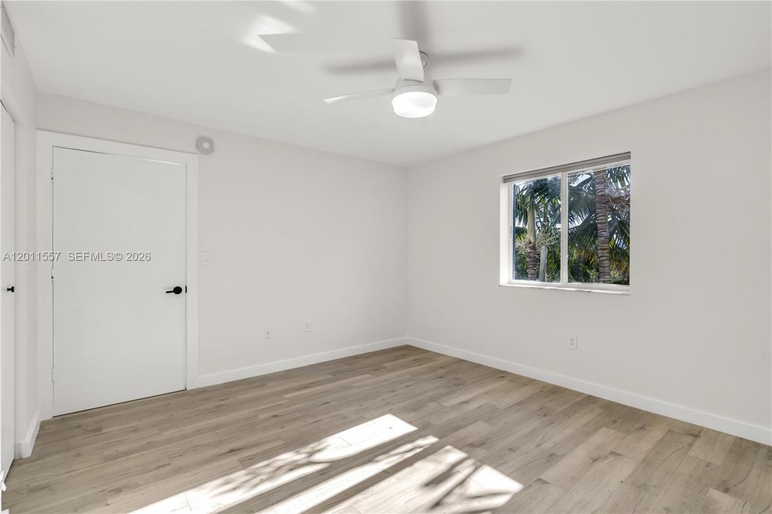 Active With Contract: $3,900 (2 beds, 2 baths, 990 Square Feet)