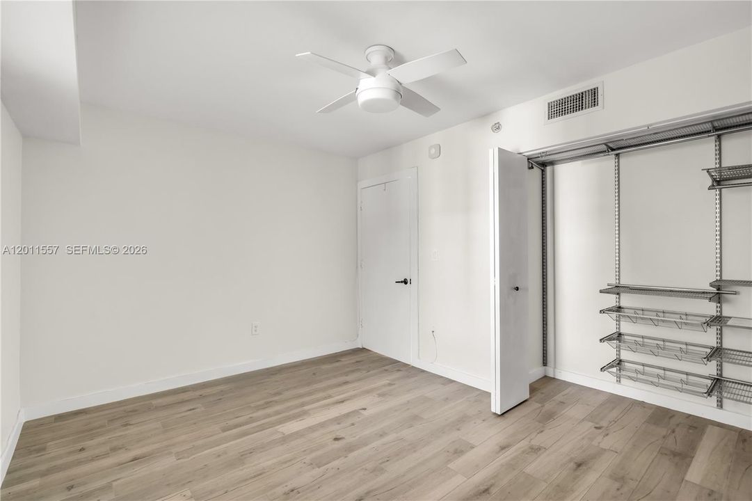 Active With Contract: $3,900 (2 beds, 2 baths, 990 Square Feet)
