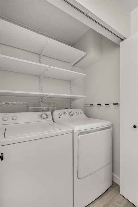Active With Contract: $3,900 (2 beds, 2 baths, 990 Square Feet)