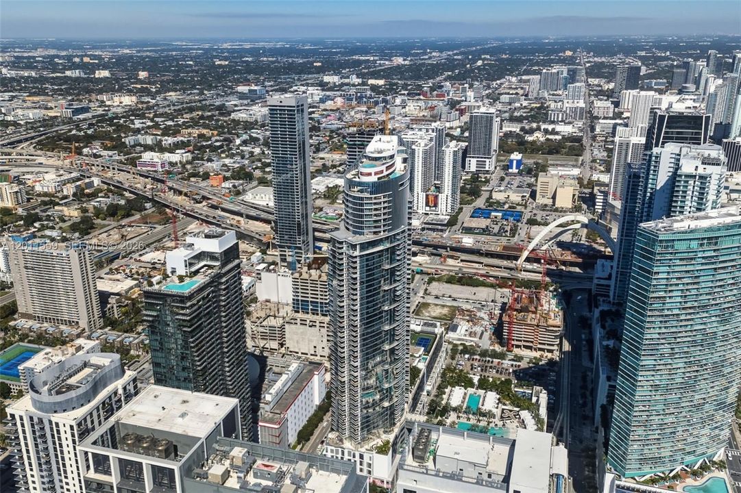 Active With Contract: $10,000 (2 beds, 3 baths, 1560 Square Feet)