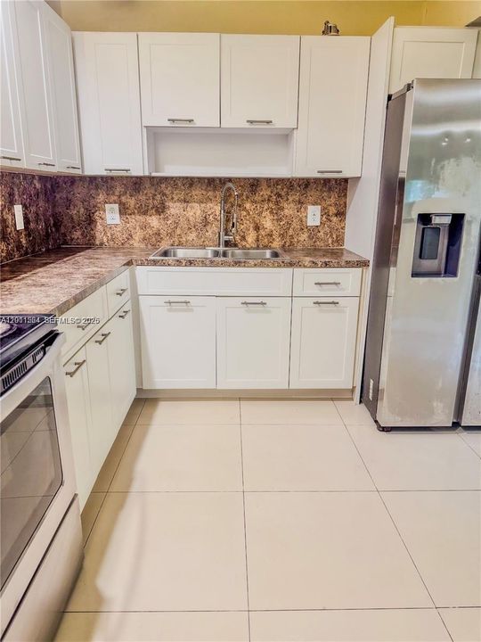 For Sale: $309,000 (3 beds, 3 baths, 1650 Square Feet)