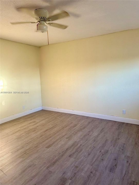 For Sale: $309,000 (3 beds, 3 baths, 1650 Square Feet)