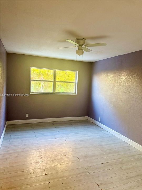 For Sale: $309,000 (3 beds, 3 baths, 1650 Square Feet)