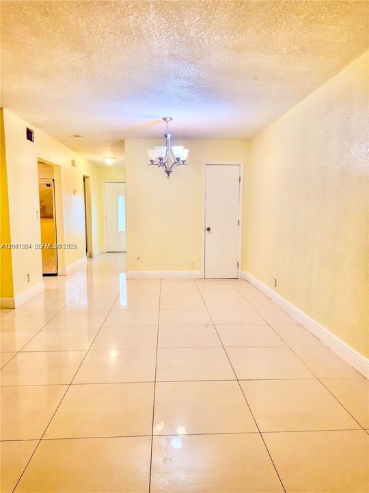 For Sale: $309,000 (3 beds, 3 baths, 1650 Square Feet)