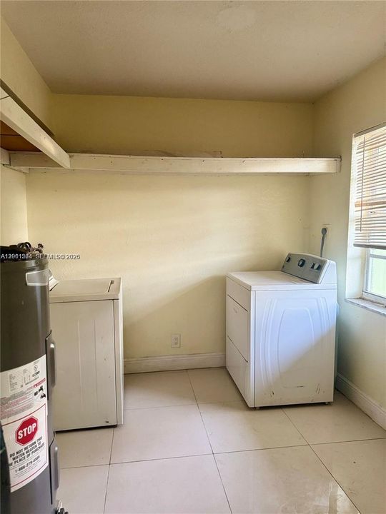 For Sale: $309,000 (3 beds, 3 baths, 1650 Square Feet)