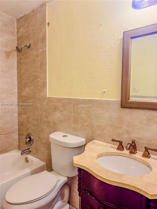 For Sale: $309,000 (3 beds, 3 baths, 1650 Square Feet)