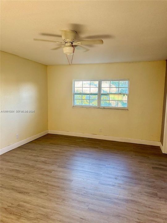 For Sale: $309,000 (3 beds, 3 baths, 1650 Square Feet)