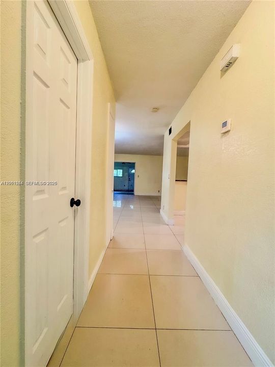 For Sale: $309,000 (3 beds, 3 baths, 1650 Square Feet)