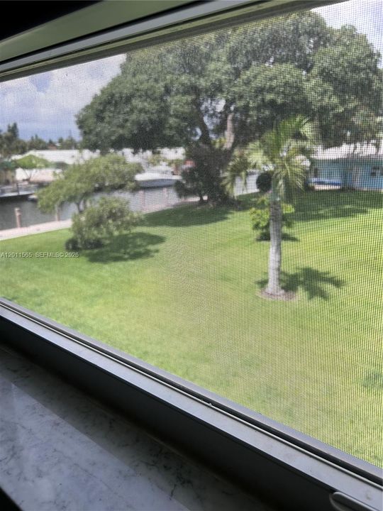 For Sale: $297,650 (1 beds, 1 baths, 879 Square Feet)