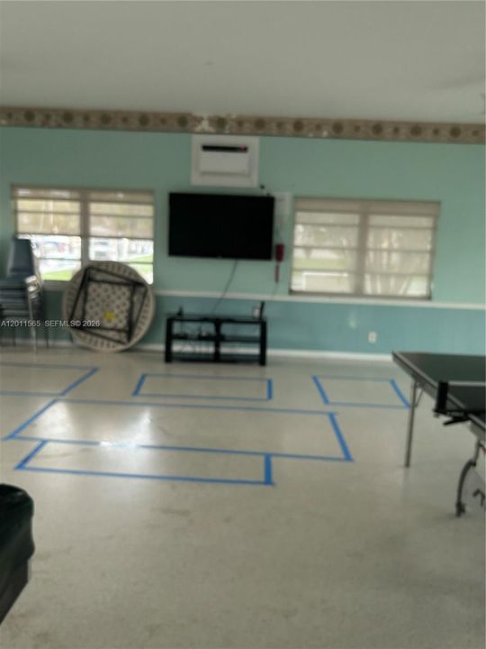 For Sale: $297,650 (1 beds, 1 baths, 879 Square Feet)