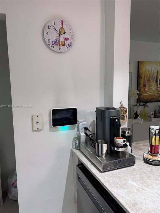 For Sale: $297,650 (1 beds, 1 baths, 879 Square Feet)