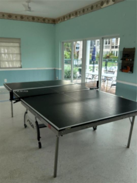 For Sale: $297,650 (1 beds, 1 baths, 879 Square Feet)