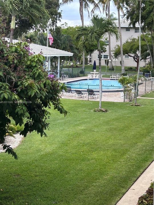 For Sale: $297,650 (1 beds, 1 baths, 879 Square Feet)