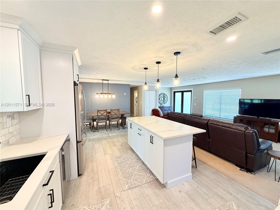 Active With Contract: $669,000 (3 beds, 2 baths, 1708 Square Feet)