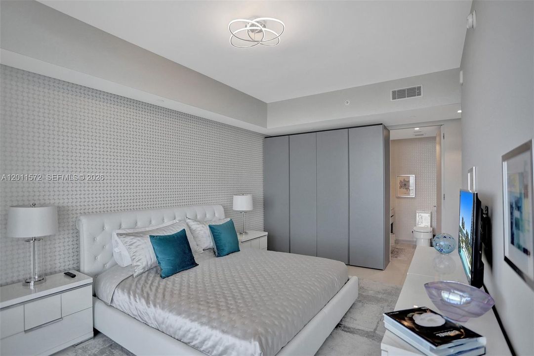 Active With Contract: $28,000 (4 beds, 5 baths, 2682 Square Feet)