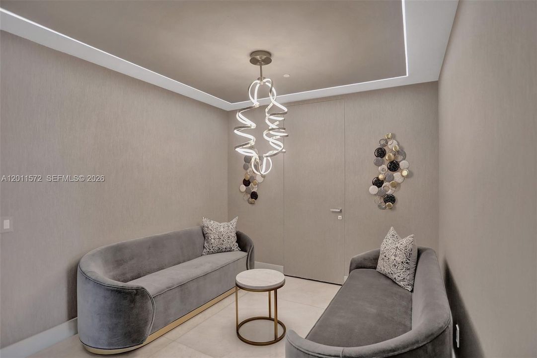Active With Contract: $28,000 (4 beds, 5 baths, 2682 Square Feet)