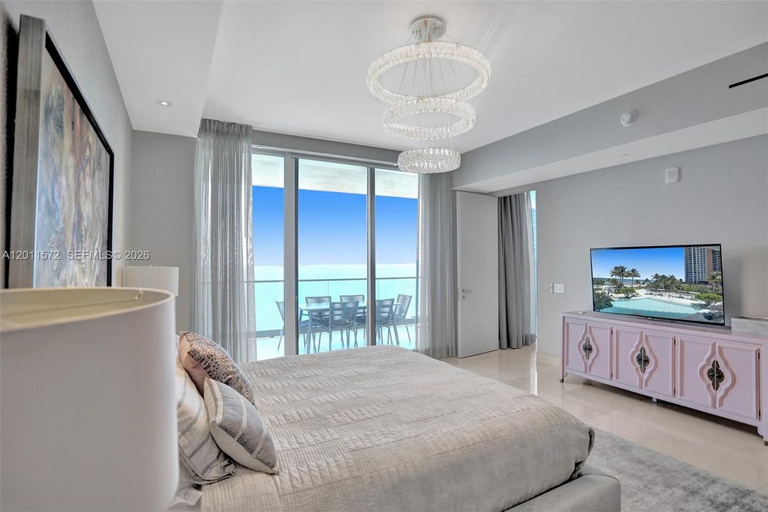 Active With Contract: $28,000 (4 beds, 5 baths, 2682 Square Feet)