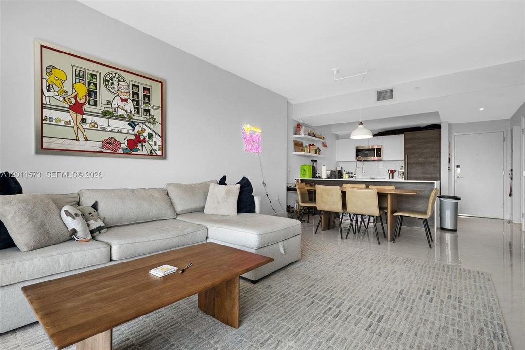 Active With Contract: $558,000 (1 beds, 1 baths, 713 Square Feet)