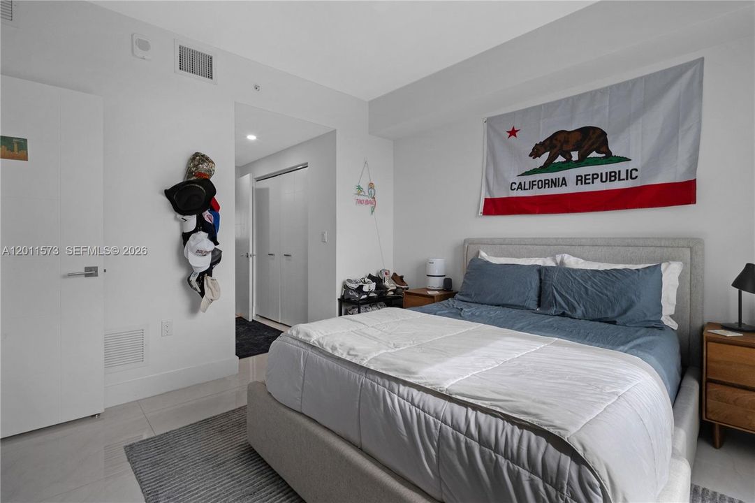 Active With Contract: $558,000 (1 beds, 1 baths, 713 Square Feet)