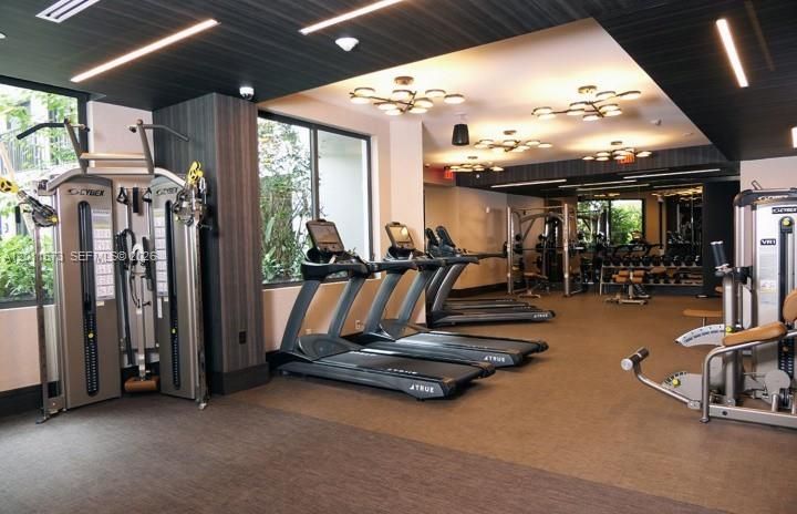 Active With Contract: $558,000 (1 beds, 1 baths, 713 Square Feet)