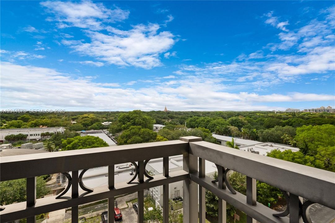 Active With Contract: $558,000 (1 beds, 1 baths, 713 Square Feet)