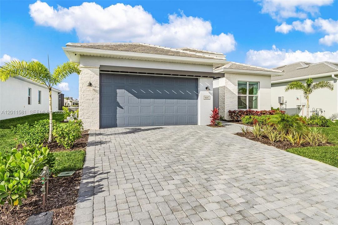 For Sale: $1,019,000 (4 beds, 3 baths, 2489 Square Feet)
