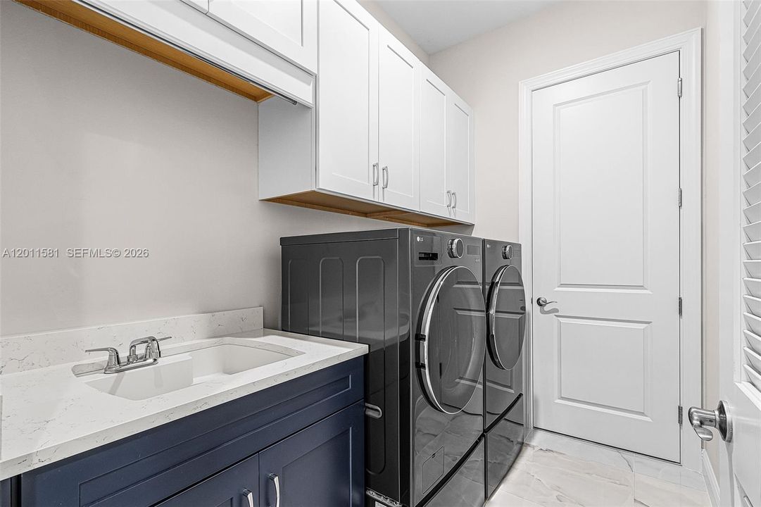 For Sale: $1,019,000 (4 beds, 3 baths, 2489 Square Feet)