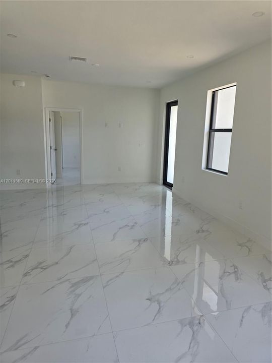 For Sale: $565,000 (0 beds, 0 baths, 2956 Square Feet)