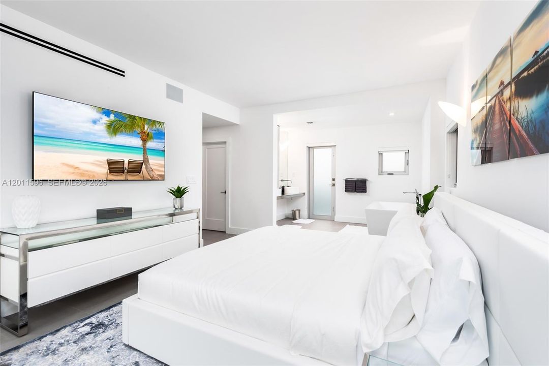 For Rent: $35,000 (4 beds, 5 baths, 4710 Square Feet)