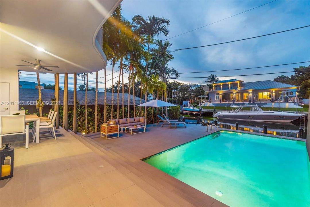 For Rent: $35,000 (4 beds, 5 baths, 4710 Square Feet)