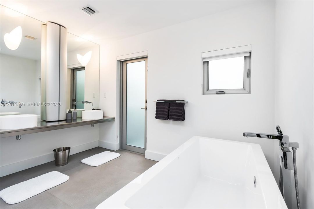 For Rent: $35,000 (4 beds, 5 baths, 4710 Square Feet)
