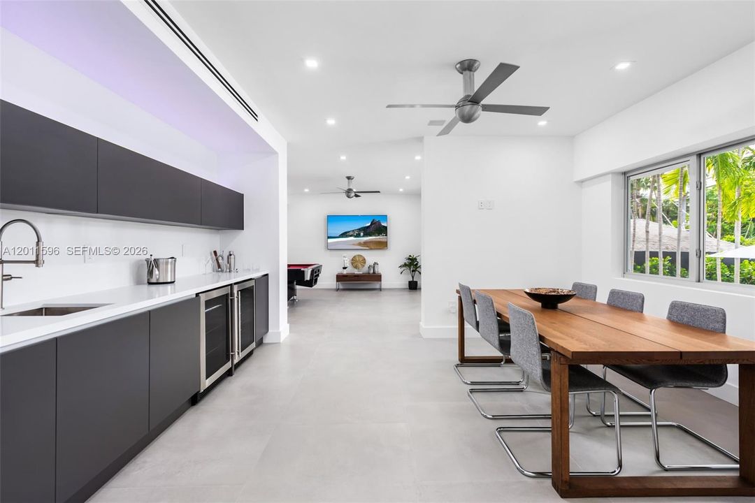 For Rent: $35,000 (4 beds, 5 baths, 4710 Square Feet)