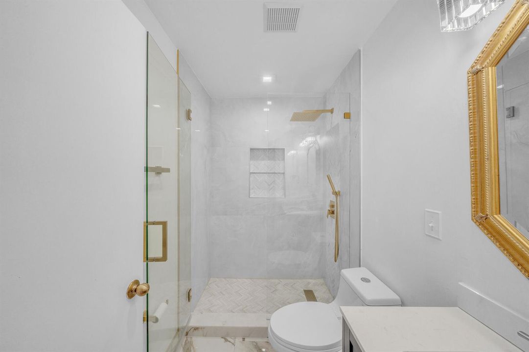 19 Guest Bathroom (2)