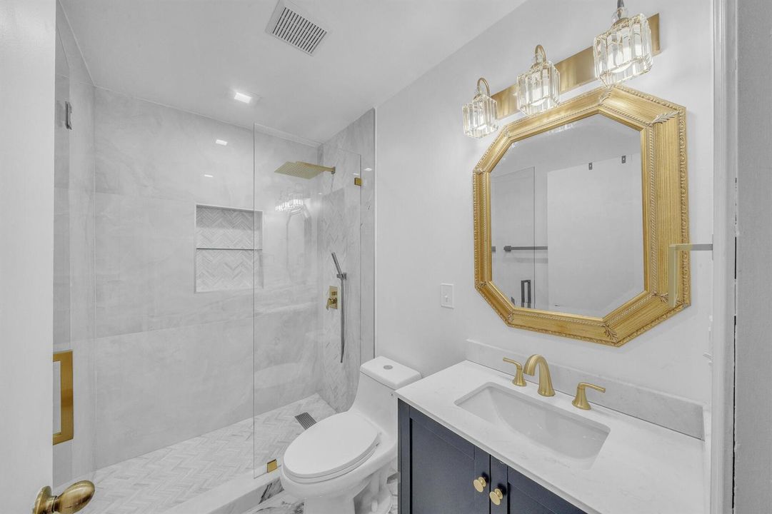 19 Guest Bathroom (1)