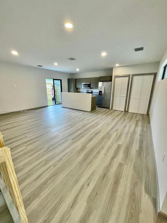 Activo con contrato: $2,500 (3 camas, 2 baños, 1292 Pies cuadrados)