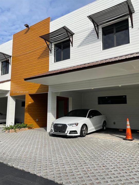 Activo con contrato: $2,500 (3 camas, 2 baños, 1292 Pies cuadrados)