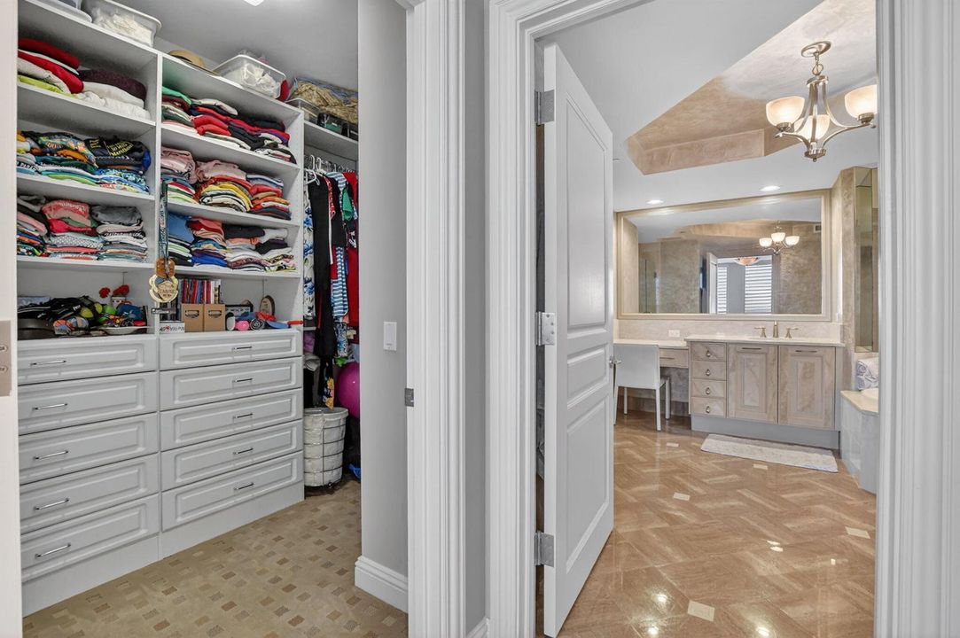 Walk-in Closet