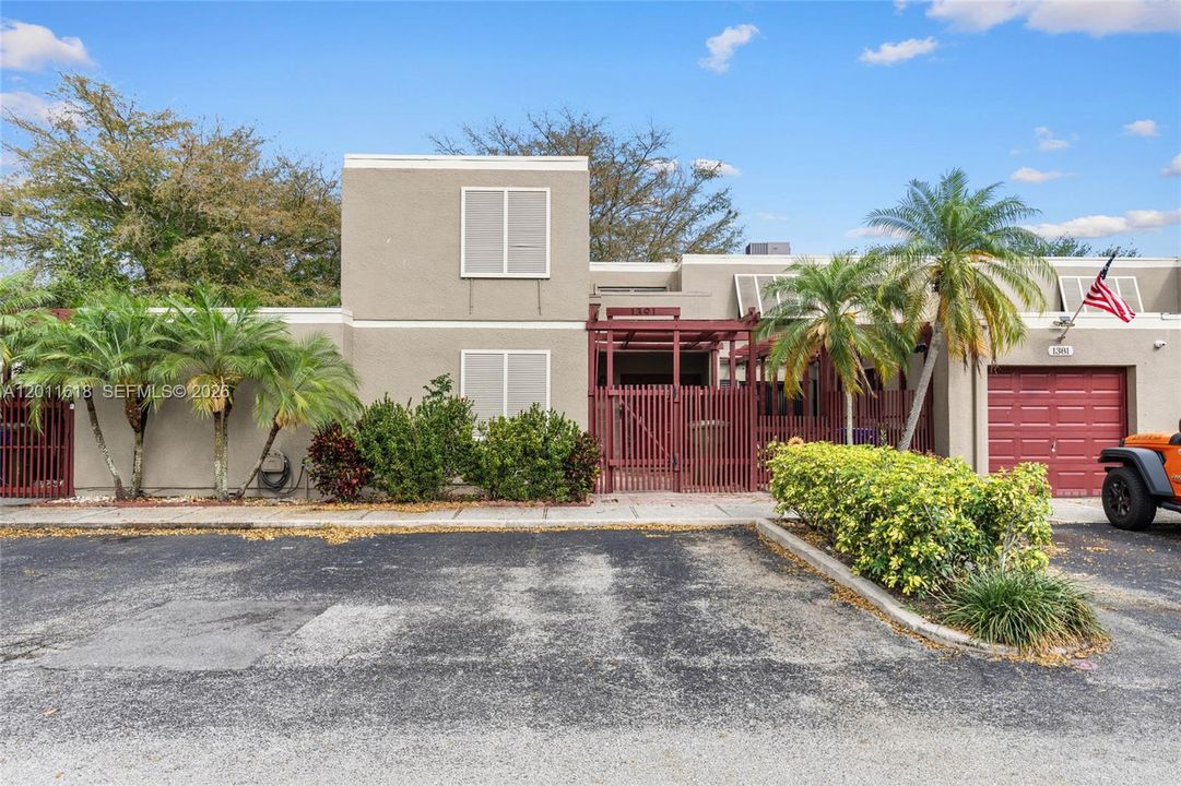 For Rent: $3,200 (3 beds, 2 baths, 1686 Square Feet)