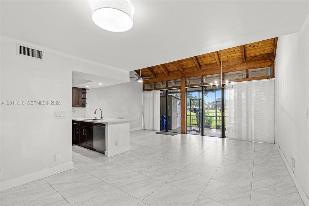 For Rent: $3,200 (3 beds, 2 baths, 1686 Square Feet)