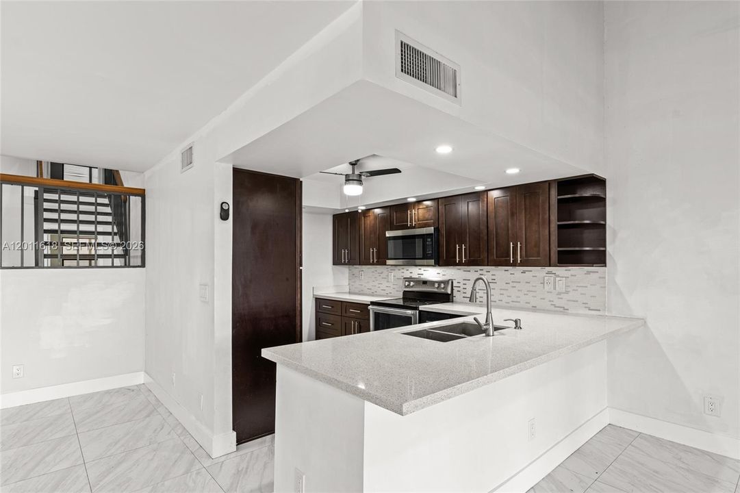 For Rent: $3,200 (3 beds, 2 baths, 1686 Square Feet)