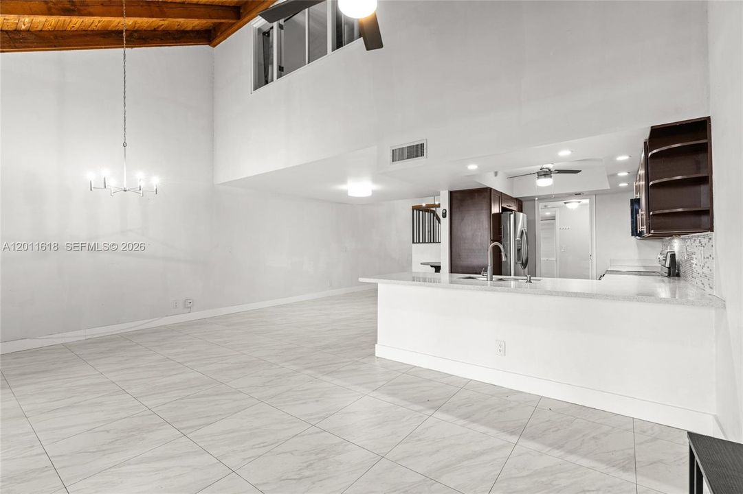 For Rent: $3,200 (3 beds, 2 baths, 1686 Square Feet)