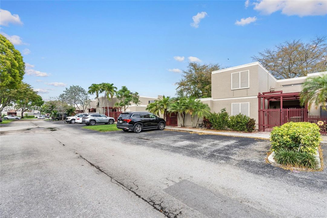 For Rent: $3,200 (3 beds, 2 baths, 1686 Square Feet)