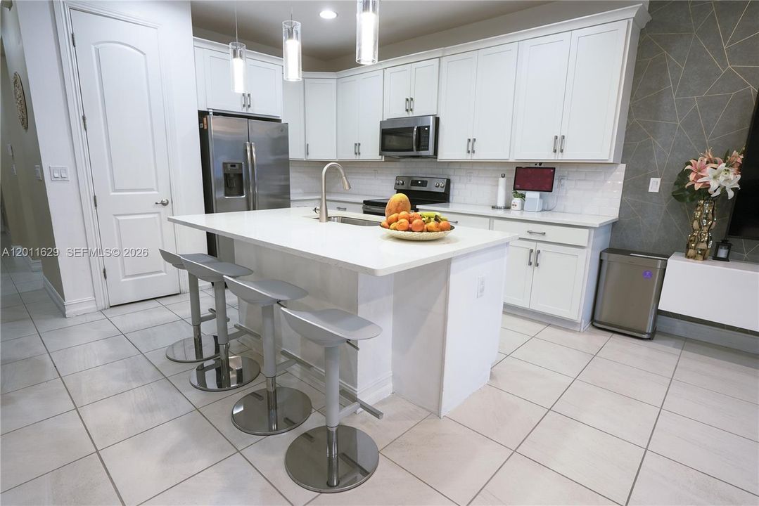 For Sale: $600,000 (3 beds, 2 baths, 1728 Square Feet)